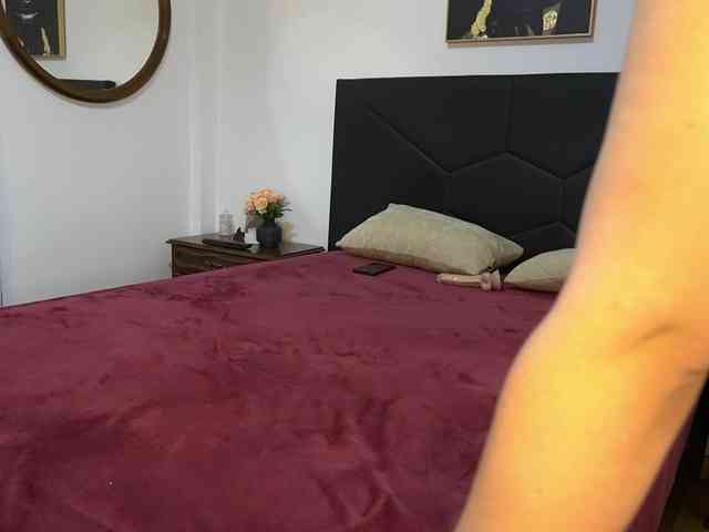 AdelleSweet webcam