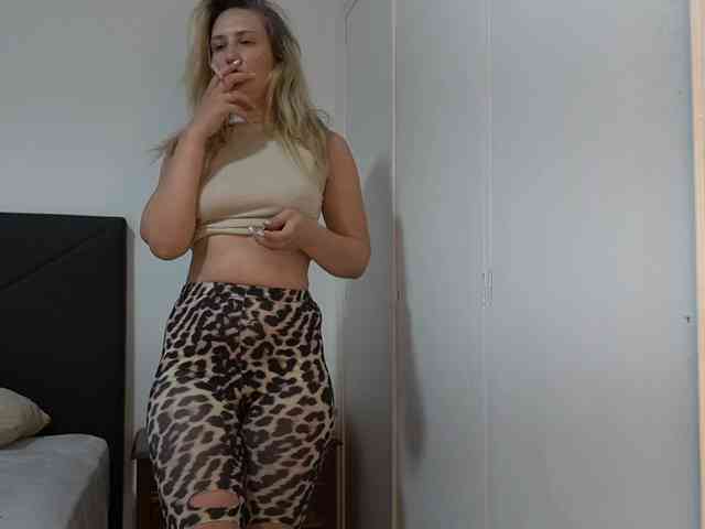 AdelleSweet webcam