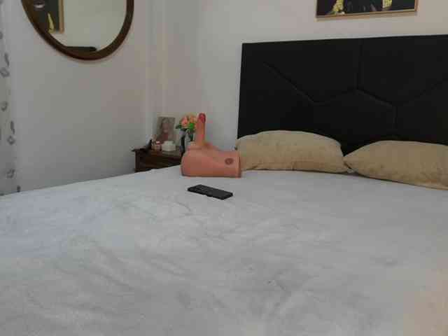 AdelleSweet webcam