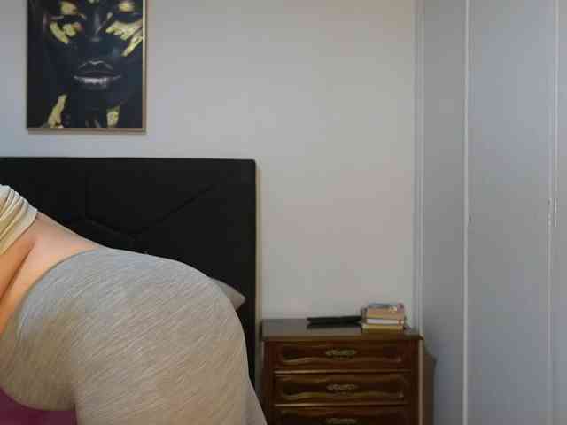 AdelleSweet webcam