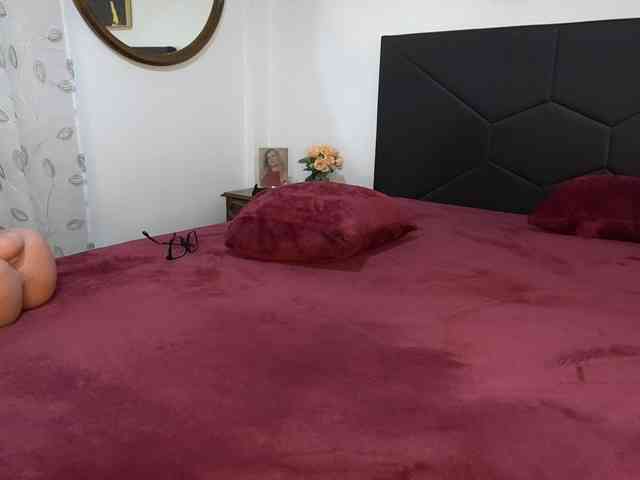AdelleSweet webcam