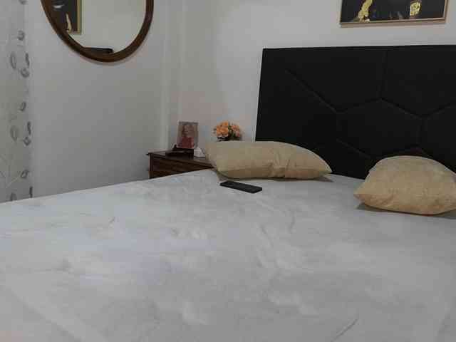 AdelleSweet webcam