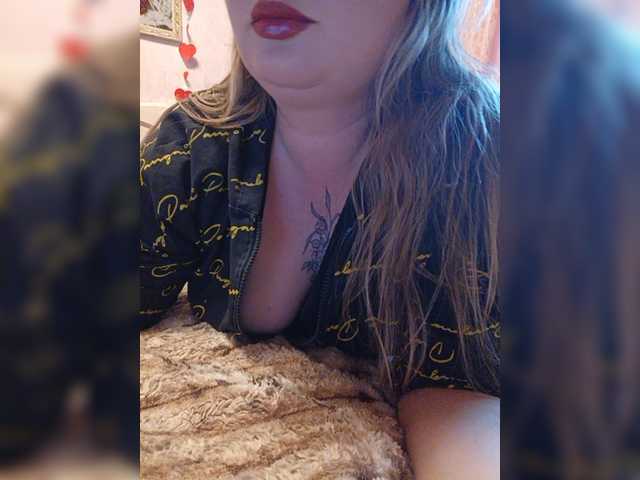 Sweetflowera live cam on BongaCams