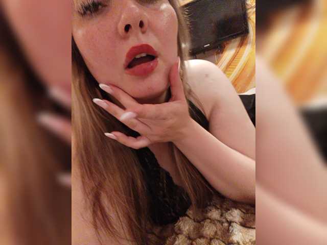 Sweetflowera live cam on BongaCams