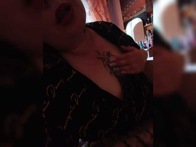 Sweetflowera live cam on BongaCams