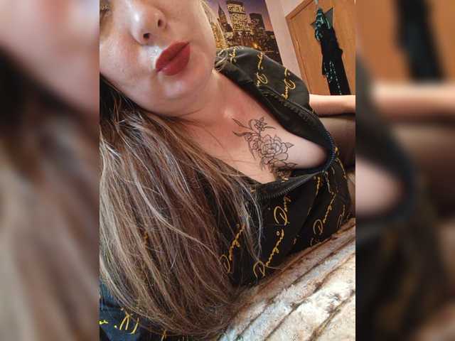Sweetflowera live cam on BongaCams