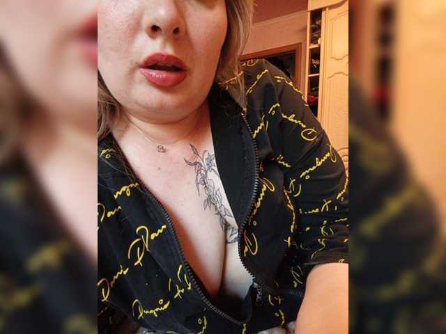 Sweetflowera live cam on BongaCams