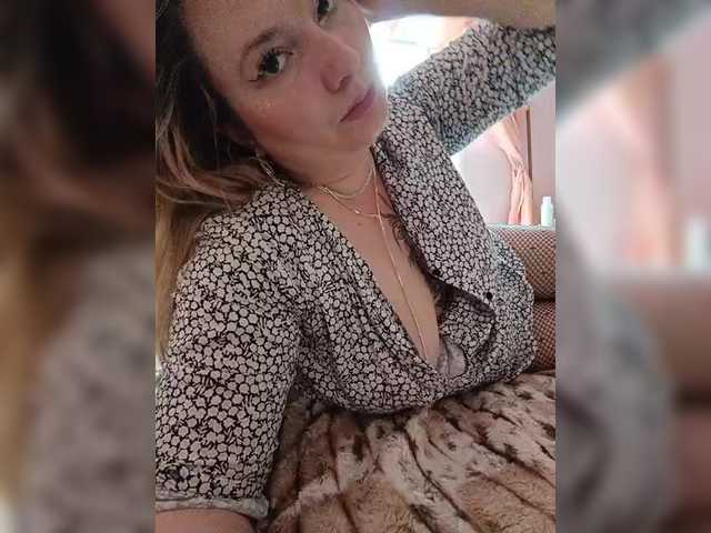 Sweetflowera live cam on BongaCams