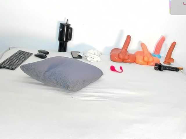 Deliciousbizt live cam on BongaCams