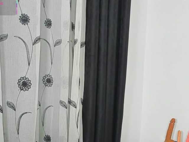 Deliciousbizt live cam on BongaCams