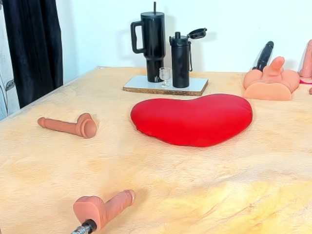 Deliciousbizt Live Cam on BongaCams