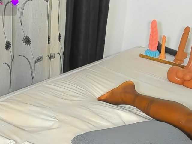 Deliciousbizt live cam on BongaCams