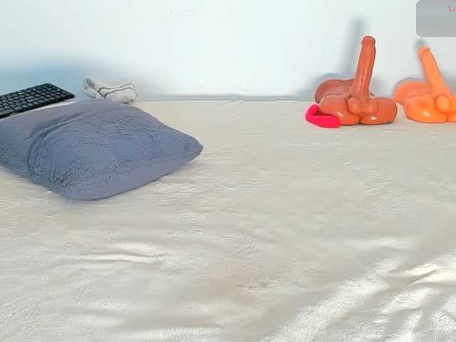 Deliciousbizt live cam on BongaCams