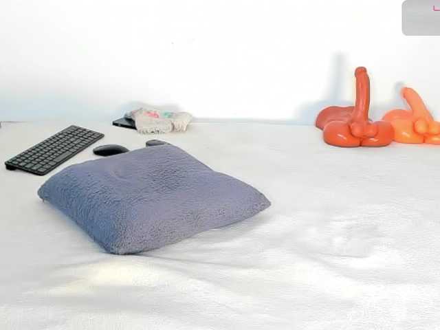 Deliciousbizt live cam on BongaCams