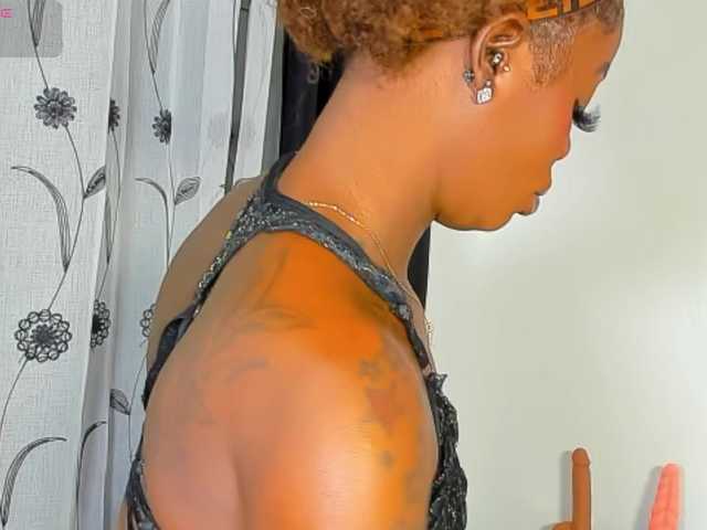 Deliciousbizt live cam on BongaCams
