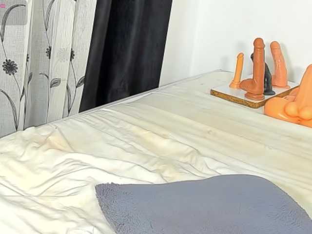 Deliciousbizt live cam on BongaCams