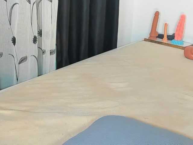 Deliciousbizt live cam on BongaCams