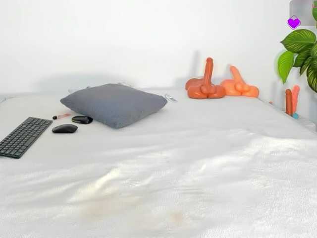 Deliciousbizt live cam on BongaCams
