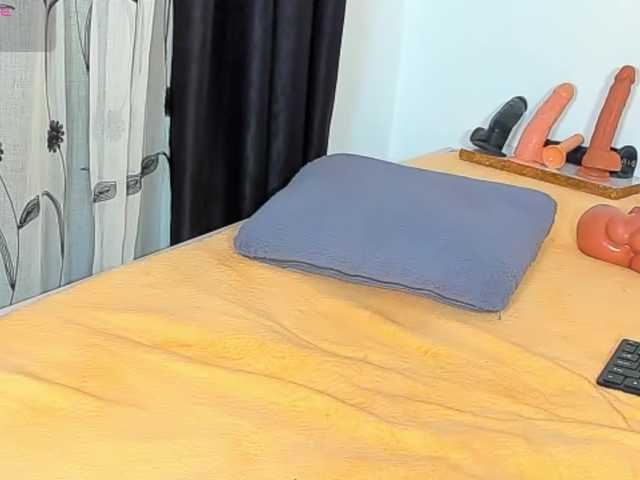 Deliciousbizt live cam on BongaCams