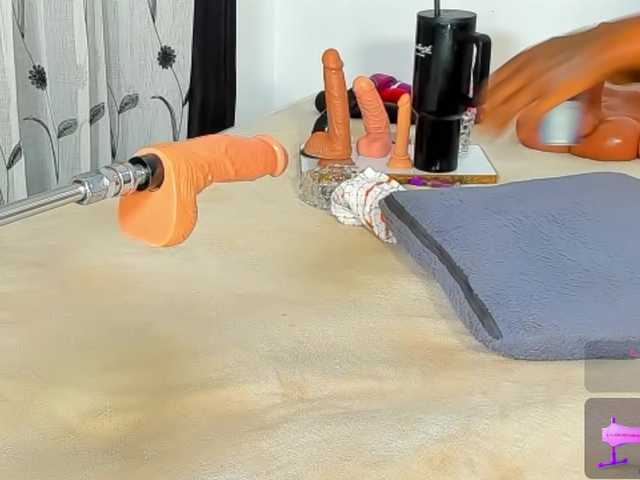 Deliciousbizt live cam on BongaCams