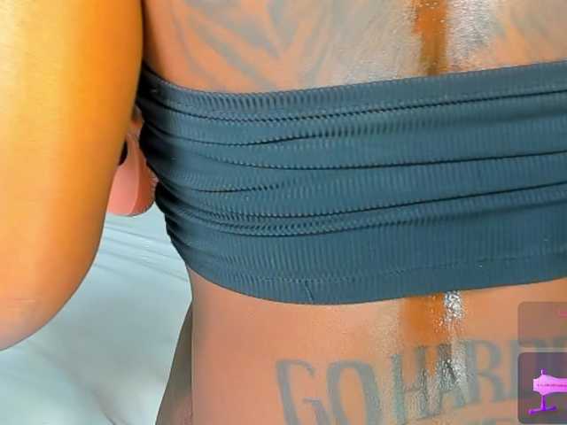 Deliciousbizt live cam on BongaCams