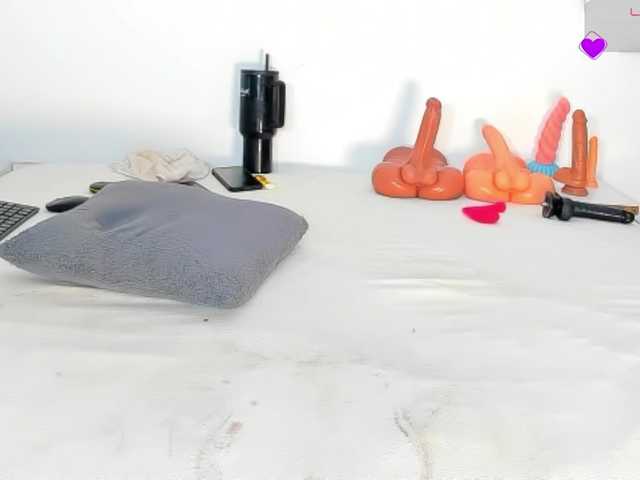 Deliciousbizt live cam on BongaCams