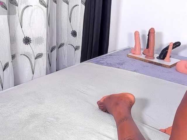 Deliciousbizt's BongaCams show and profile