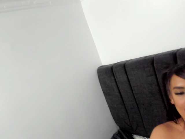 Ameli-12 live cam on BongaCams