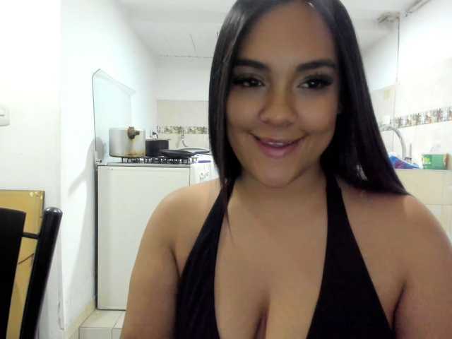 Ameli-12 live cam on BongaCams