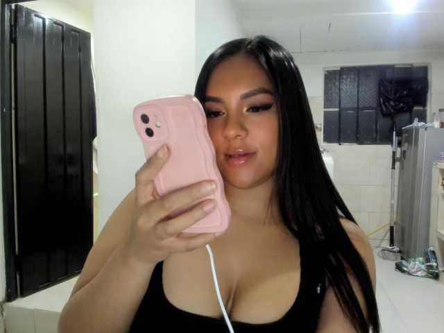 Ameli-12 live cam on BongaCams