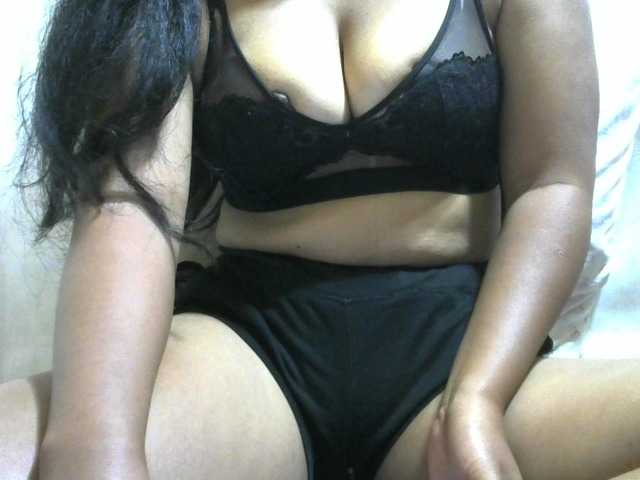 Harmalie, live now on BongaCams