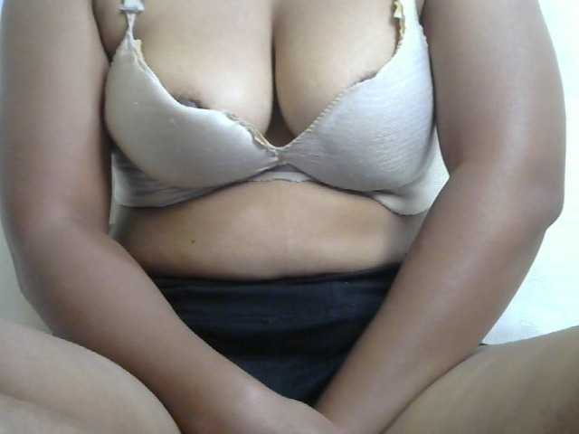 Harmalie live cam on BongaCams