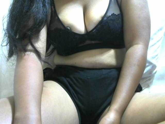 Harmalie, live now on BongaCams