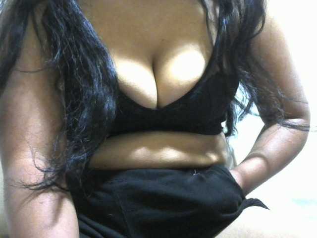 Harmalie live cam on BongaCams
