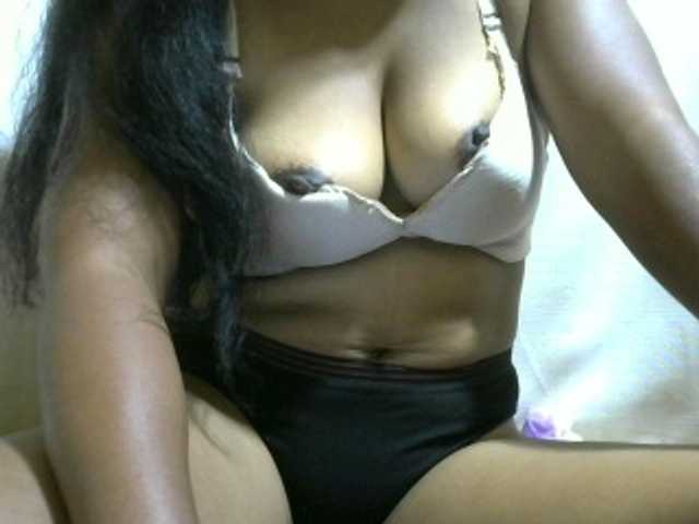 Harmalie live cam on BongaCams