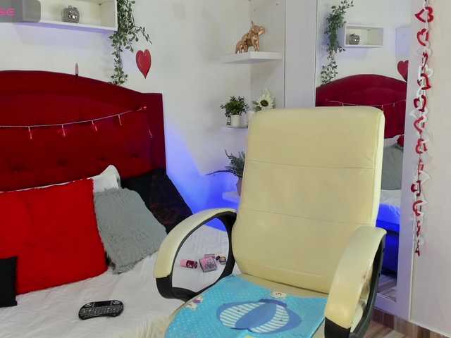 ashley-hot-01 live cam on UnifiedCams