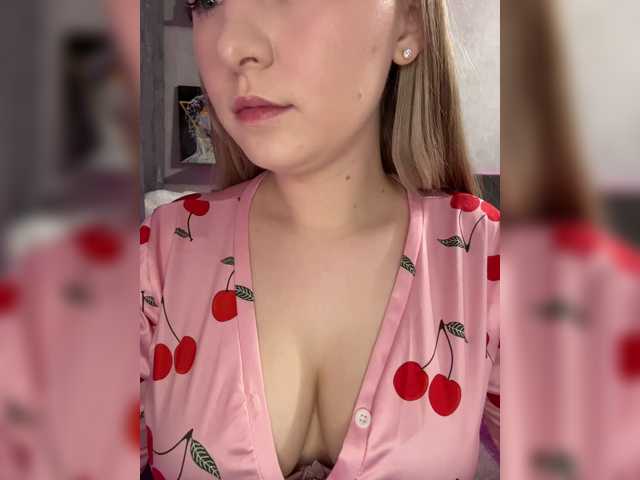 AlinaRay live cam preview