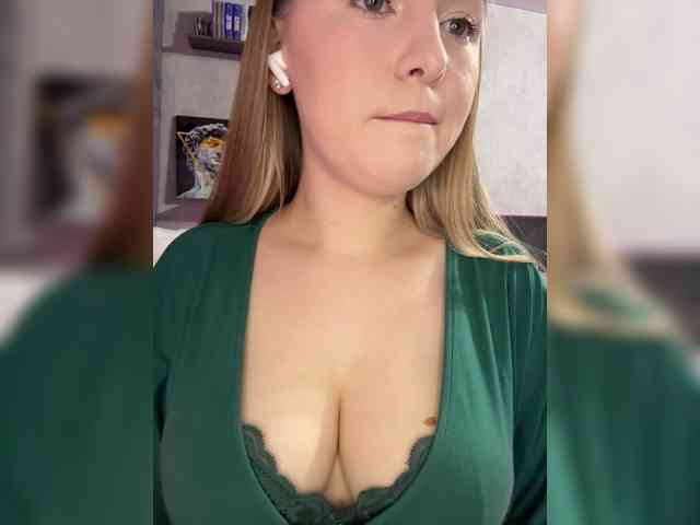 Model: AlinaRay
