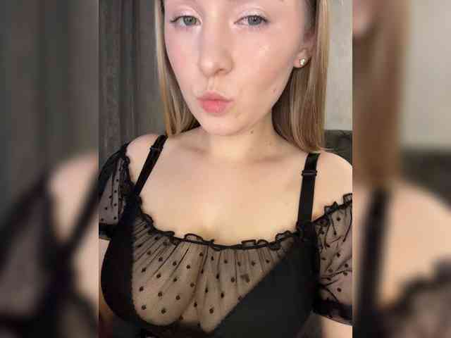 AlinaRay webcam