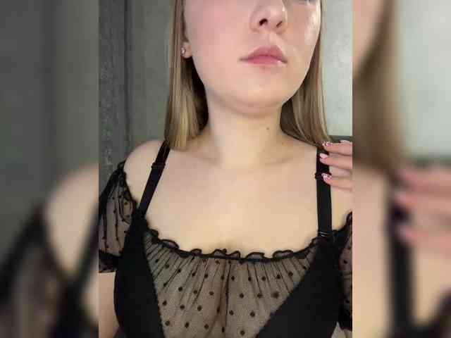 Model: AlinaRay