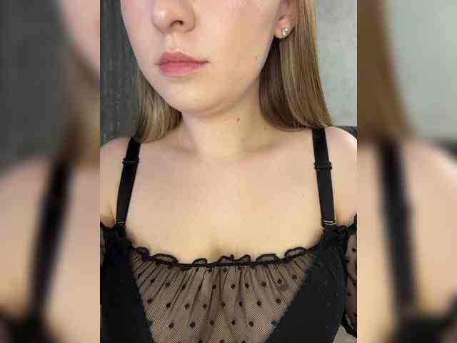 AlinaRay webcam