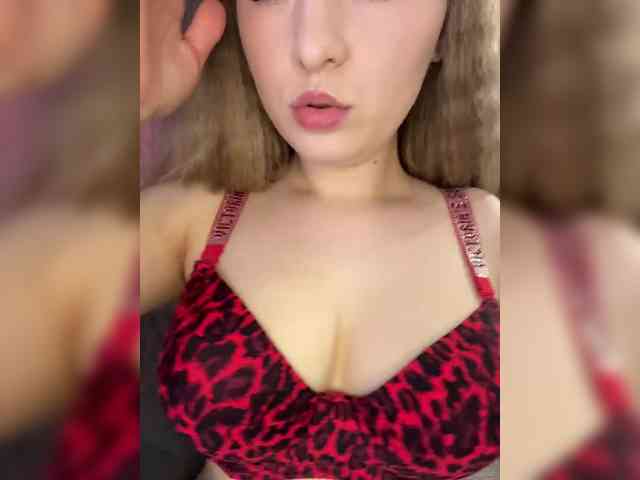 AlinaRay webcam
