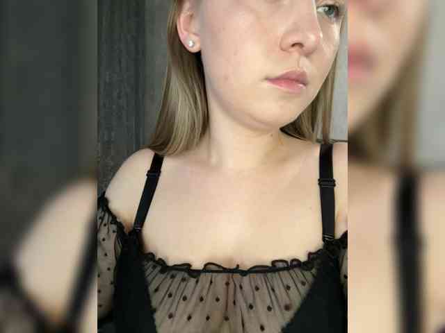 AlinaRay webcam