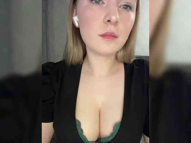AlinaRay webcam