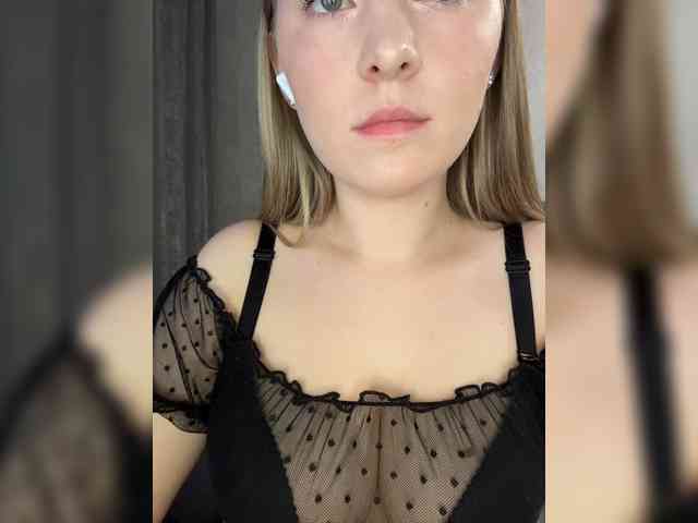 AlinaRay webcam