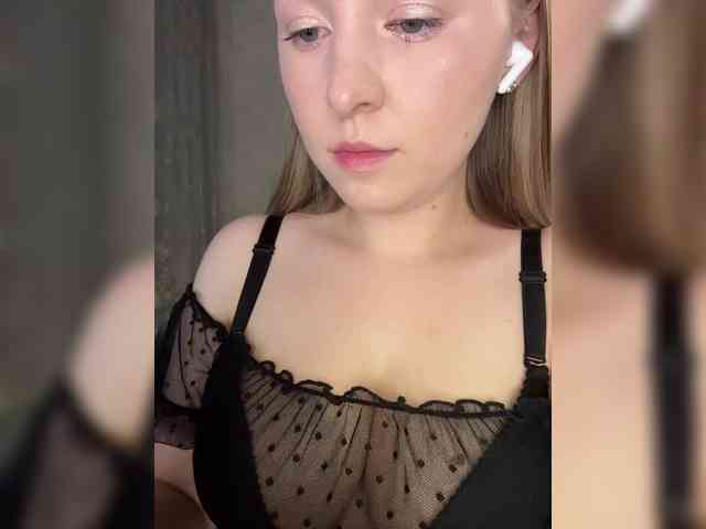 AlinaRay webcam
