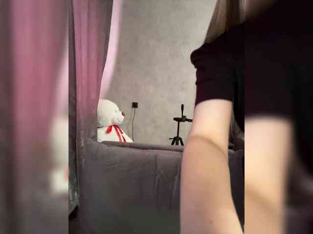 AlinaRay webcam