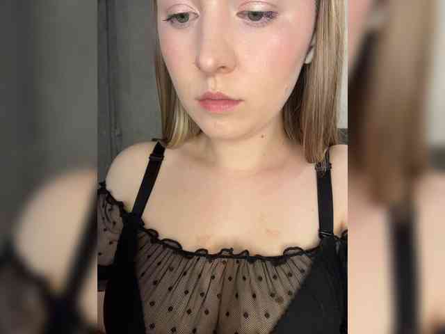 AlinaRay webcam