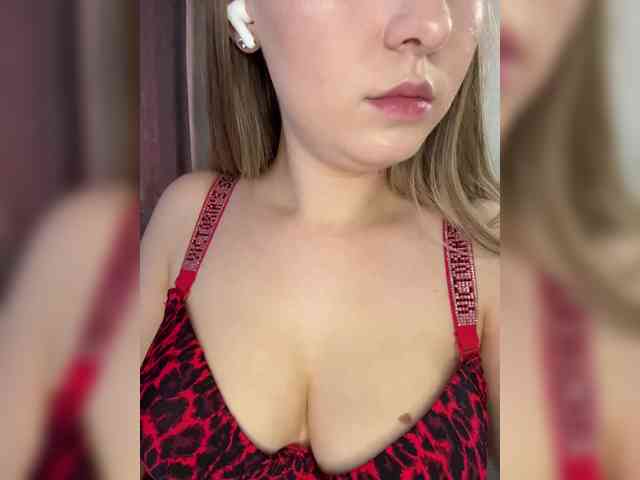 AlinaRay webcam