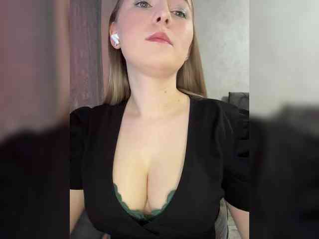AlinaRay webcam